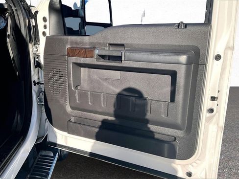 Used 2016 Ford F250 Platinum w/ FX4 Off-Road Package image 30