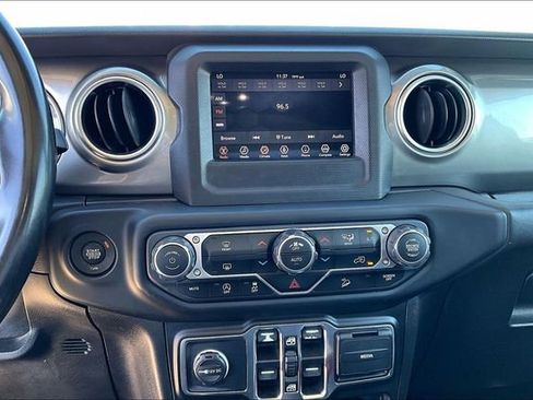 Used 2020 Jeep Wrangler Unlimited Sahara image 24