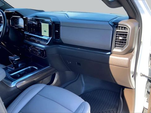 Used 2024 Chevrolet Silverado 1500 LT Trail Boss w/ Convenience Package II AWD/4WD image 17