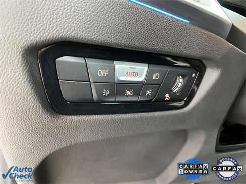 Used 2024 BMW 330e w/ Convenience Package image 23