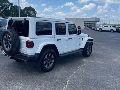 Used 2018 Jeep Wrangler Unlimited Sahara AWD/4WD image 4