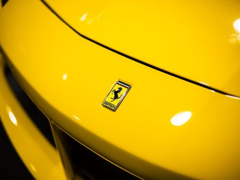 Used 2018 Ferrari 488 GTB RWD image 23