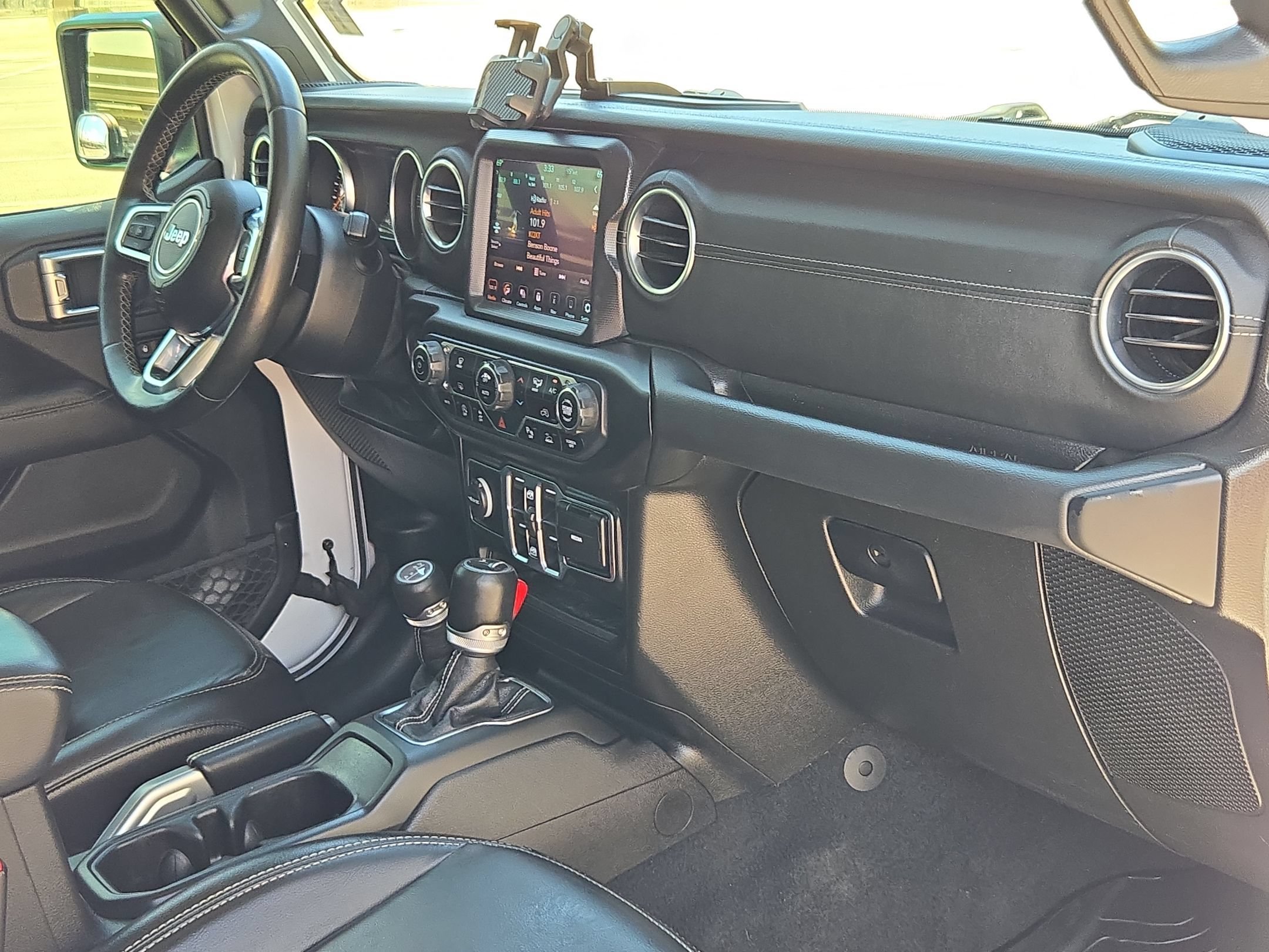 Used 2020 Jeep Gladiator Overland AWD/4WD image 28