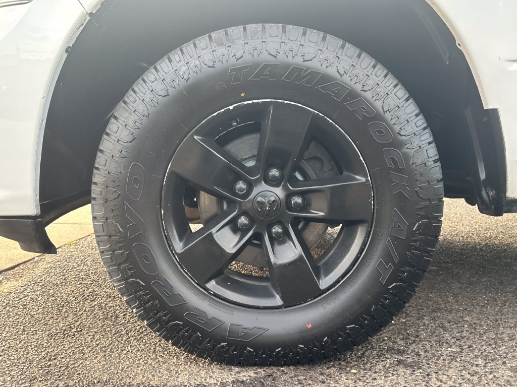 Used 2017 RAM 1500 Express AWD/4WD image 9