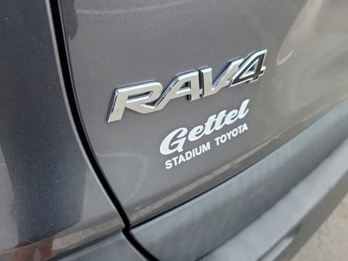 Used 2021 Toyota RAV4 LE image 6