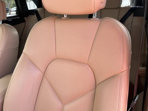 Certified 2019 Porsche Macan image 5