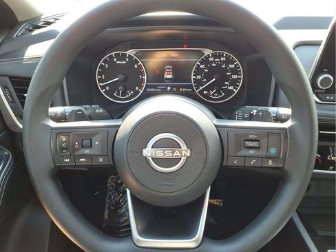 Used 2024 Nissan Rogue SV FWD image 15