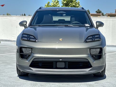 Used 2025 Porsche Macan 4S Electric AWD/4WD image 11