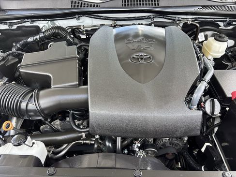 Used 2023 Toyota Tacoma SR5 RWD image 8