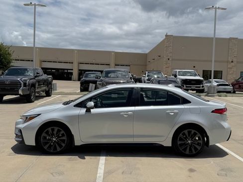 Used 2025 Toyota Corolla SE FWD image 6