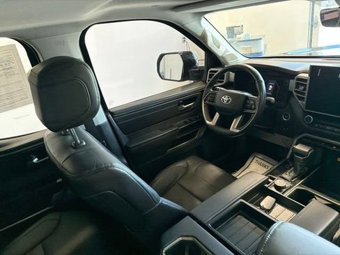 Used 2022 Toyota Tundra Limited w/ Power Package AWD/4WD image 30