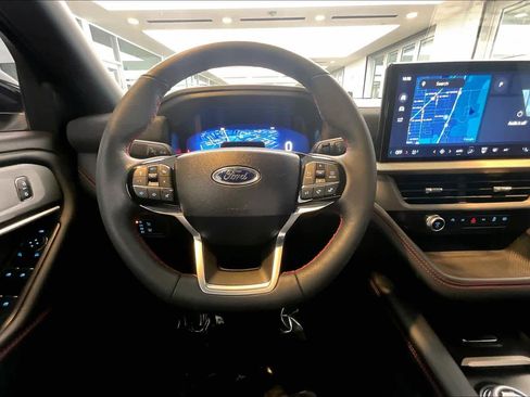 Used 2025 Ford Explorer ST-Line image 6