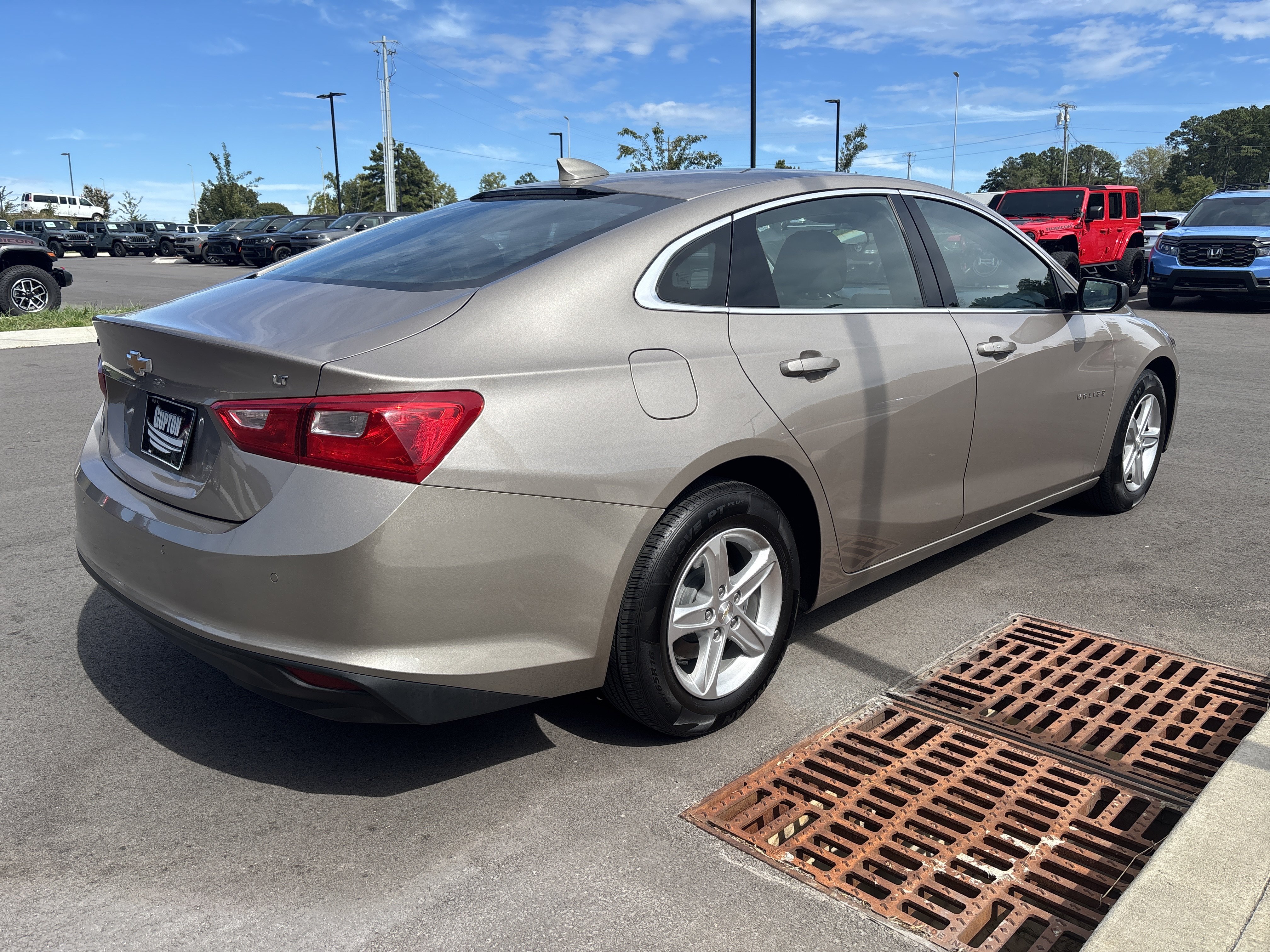 Used 2023 Chevrolet Malibu LT w/ Driver Confidence Package FWD image 6