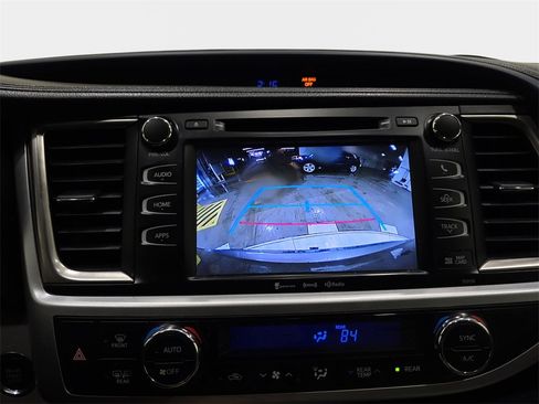 Used 2016 Toyota Highlander XLE image 25