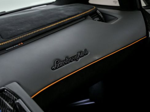 Used 2019 Lamborghini Aventador SVJ image 34