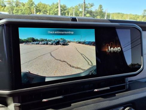 New 2025 Jeep Gladiator Sport image 17