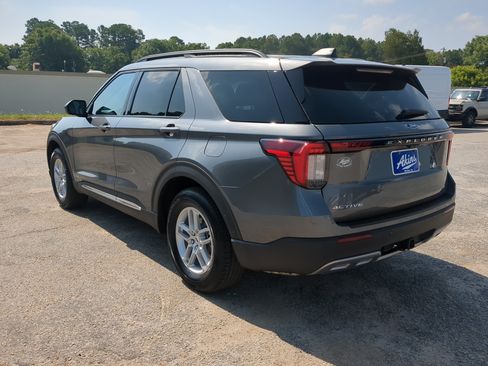 Certified 2025 Ford Explorer Active w/ Active Comfort Package RWD image 5