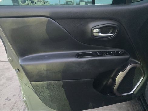 Used 2022 Jeep Renegade Latitude image 13