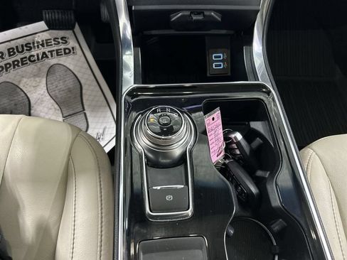 Used 2019 Ford Edge Titanium w/ Cold Weather Package AWD/4WD image 18