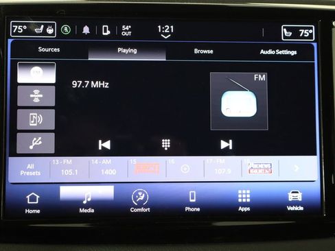 Used 2023 Chrysler Pacifica Touring-L image 30