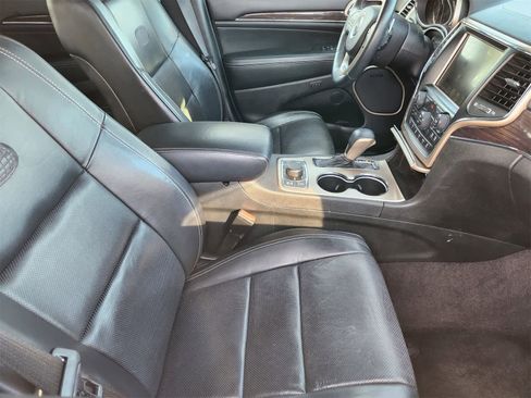 Used 2017 Jeep Grand Cherokee Overland w/ Jeep Active Safety Group image 14