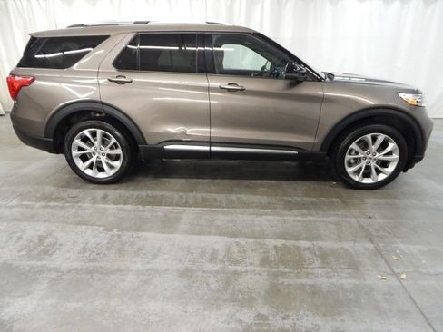Used 2021 Ford Explorer Platinum w/ Equipment Group 601A AWD/4WD image 7