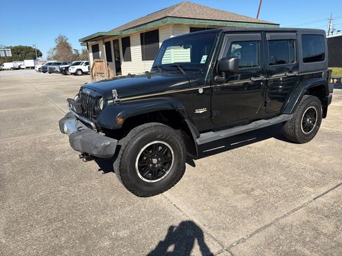 Used 2012 Jeep Wrangler Unlimited Sahara w/ Connectivity Group image 3