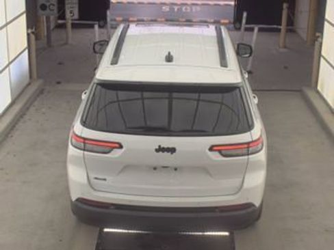 Used 2024 Jeep Grand Cherokee L Altitude image 5