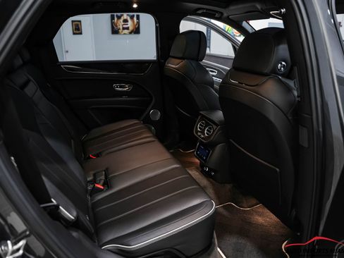 Used 2021 Bentley Bentayga AWD/4WD image 10