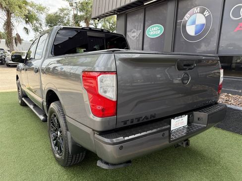 Used 2019 Nissan Titan SV w/ SV Convenience Package AWD/4WD image 4