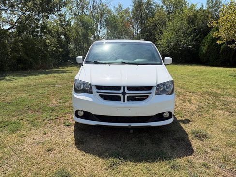 Used 2019 Dodge Grand Caravan GT FWD image 2