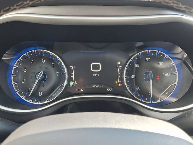 Used 2024 Chrysler Pacifica Touring-L FWD image 21