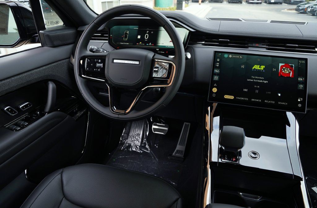 New 2026 Land Rover Range Rover Sport Dynamic SE AWD/4WD image 15