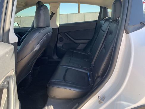 Used 2022 Tesla Model Y Performance image 23