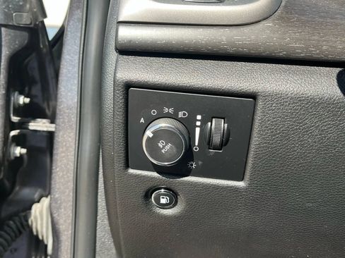 Used 2018 Jeep Grand Cherokee Altitude AWD/4WD image 9