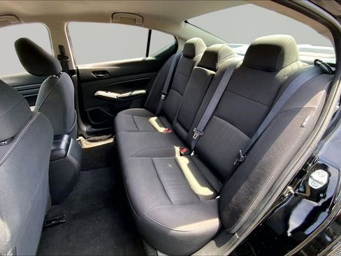 Used 2024 Nissan Altima 2.5 SV FWD image 16