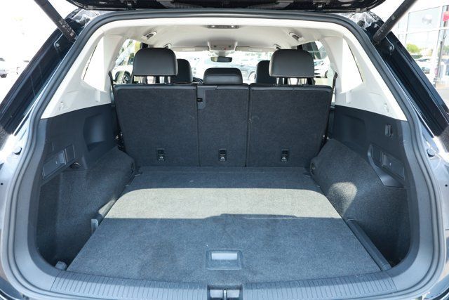 Used 2024 Volkswagen Tiguan SE AWD/4WD image 10