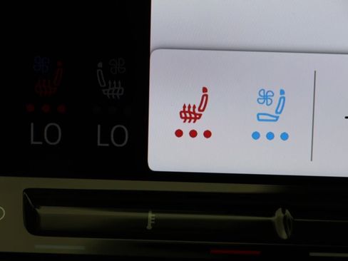 Used 2024 Volkswagen Atlas Cross Sport SEL Premium R-Line image 25