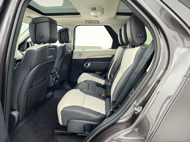 New 2026 Land Rover Discovery Limited Edition AWD/4WD image 24