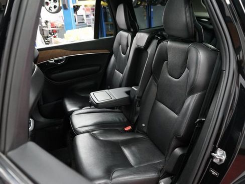 Used 2022 Volvo XC90 T6 Momentum image 45