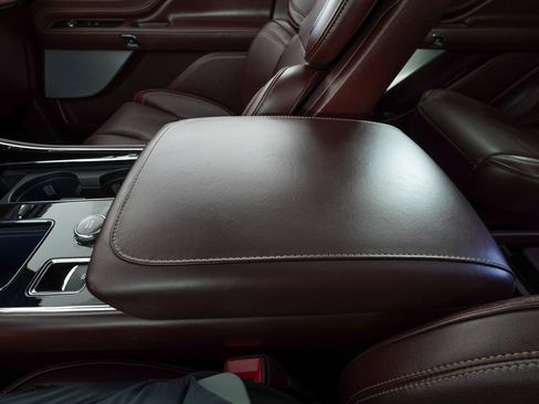 Used 2023 Lincoln Aviator Black Label w/ Jet Package image 32