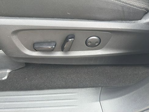 Used 2025 Nissan Pathfinder SV AWD/4WD image 19