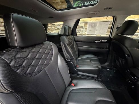 Used 2022 Hyundai Palisade Limited w/ Winter Package image 33