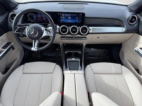 Certified 2025 Mercedes-Benz GLB 250 4MATIC image 15