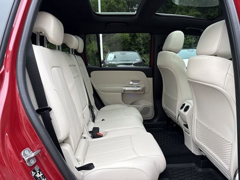 New 2025 Mercedes-Benz GLB 250 image 17