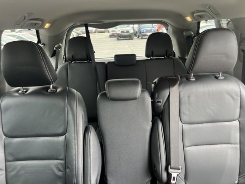 Used 2019 Toyota Sienna SE w/ Carpet Mat Package FWD image 14