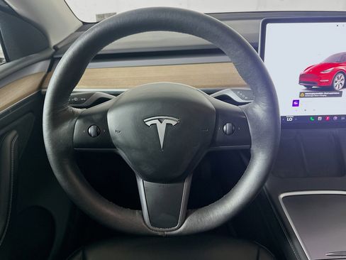 Used 2023 Tesla Model Y Long Range image 17