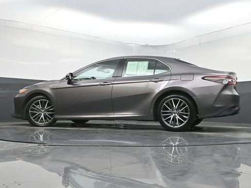 Used 2021 Toyota Camry XLE FWD image 30