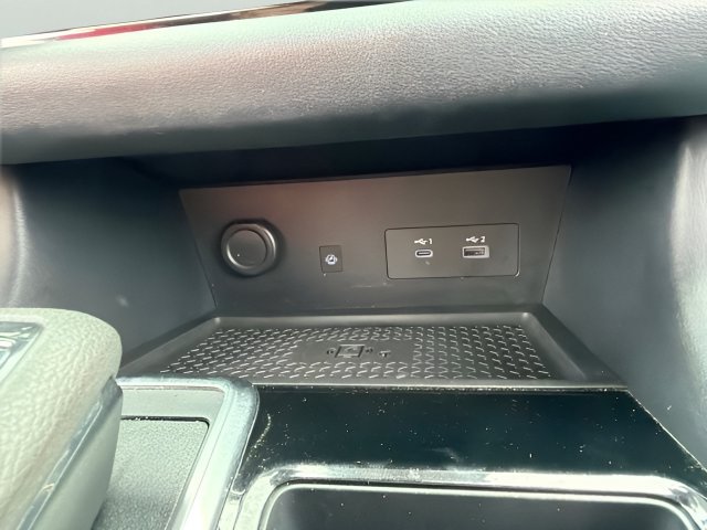 Used 2022 Nissan Pathfinder Platinum w/ Cargo Package FWD image 14