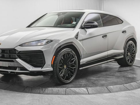 Used 2025 Lamborghini Urus SE image 3